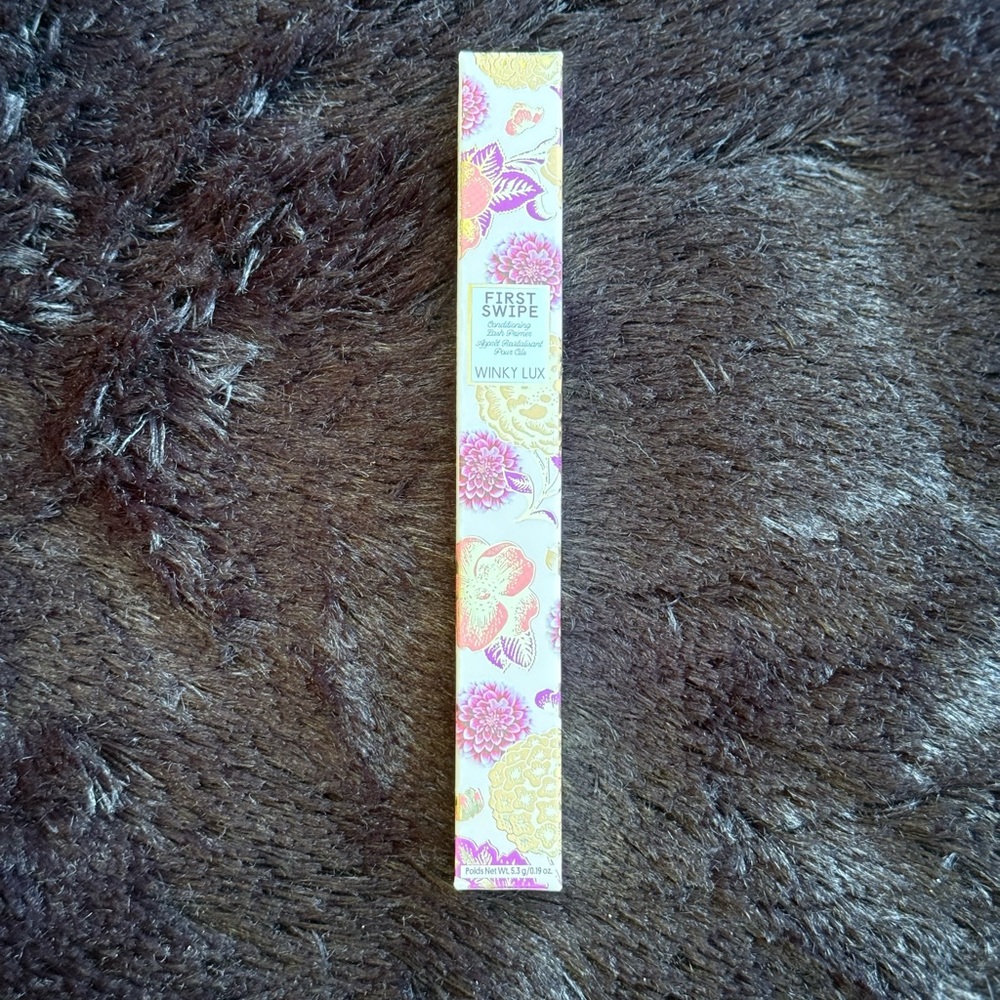 WINKY LUX First Swipe